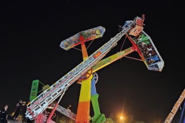 Lunaparkta panik: Bir saat havada asılı kaldılar