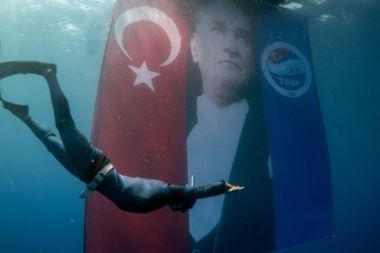 30 Ağustos Zafer Bayramı'nı su altında kutladılar