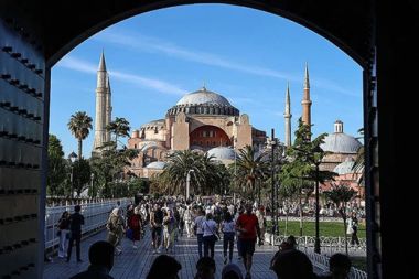 İstanbul yılın 7 ayında 10,5 milyona yakın yabancı turist ağırladı
