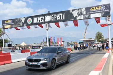 Antalya’da Oto Drag yarışları nefesleri kesti
