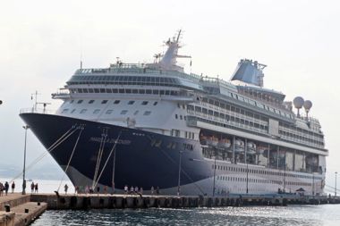 ‘Marella Discovery’ isimli lüks gemiyle bin 743 turist geldi