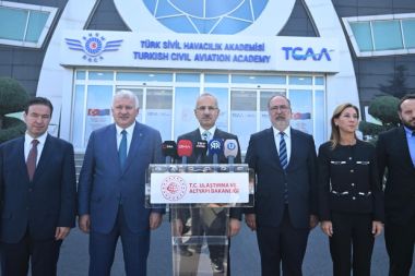 Bakan Uraloğlu’ndan Antalya’ya 4 yeni iç hat müjdesi
