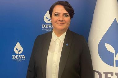 Nuray Özkul, Deva Partisi’nden istifa etti