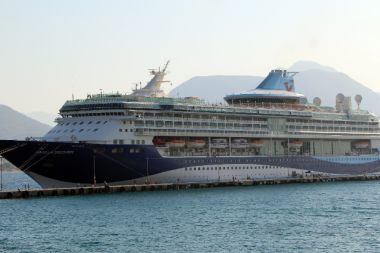 Bahama bayraklı kruvaziyer "Marella Discovery" Alanya Limanı'na demirledi