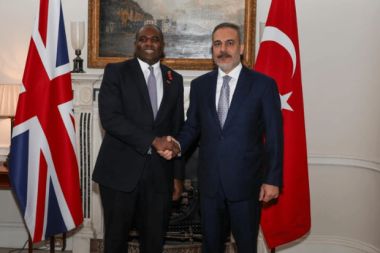 Bakan Fidan, İngiliz mevkidaşıyla bir araya geldi