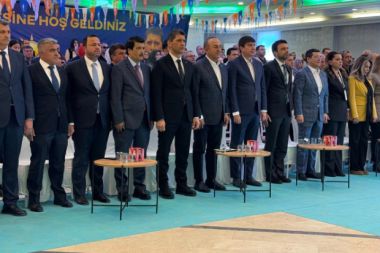 AK Parti Döşemealtı’da Bayrak Değişimi