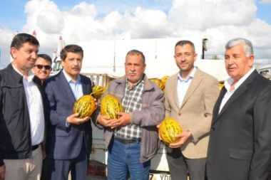 Milletvekili Çelik’ten Serik hal esnafına ziyaret