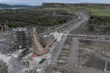 Kestros çeşmesinden 1800 yıl sonra su akmaya başladı