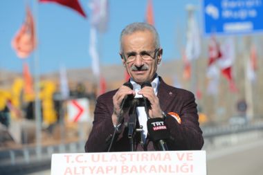 Bakan Uraloğlu: Antalya'nın ulaşım ağını ilmek ilmek ördük