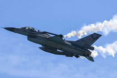 SOLOTÜRK, eğitim uçuşlarıyla izleyenleri kendine hayran bıraktı