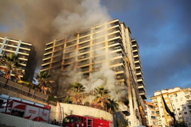 Otel yangınında 3 işçi alevlerin arasında kalmıştı: Sağlık durumları açıklandı