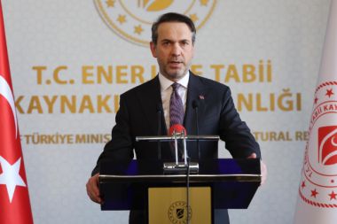 Bayraktar, YEKA modeliyle 20 yıl uygun fiyatlı elektrik temin edileceğini bildirdi