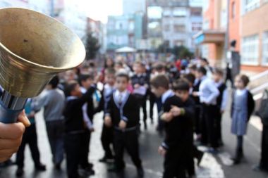 Okullarda yarıyıl tatilinin ardından ilk ders zili yarın çalacak