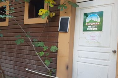 Tepkilere neden olmuştu: Kapısı zincirlendi!