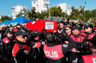 Hayatını kaybeden polis memuru son yolculuğuna uğurlandı