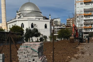 Antalya’da CHP’li belediyeye cemaatten tepki