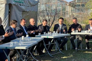 Çavusoğlu'dan Taş ailesine taziye ziyareti