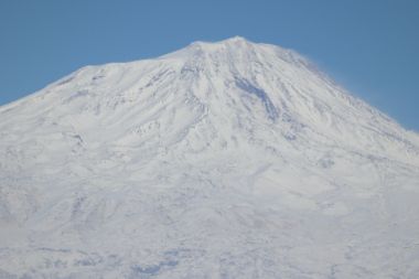 Dağlar yeniden beyaza büründü