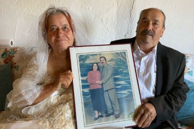 56 yıl sonra ilk kez gelinlik giydi