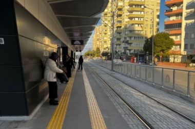 Patlayan trafo seferleri aksattı