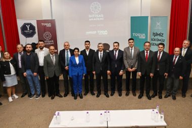 Vali Şahin, TÜGVA Antalya İhtisas Akademisinde konuştu