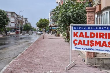 CHP’li Kepez Belediyesi’nden yeşile ‘parke taşlı’ darbe