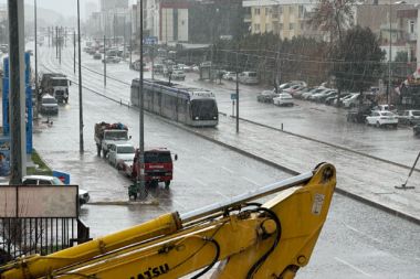 Antalya’da beklenen yağmur başladı