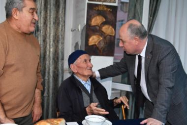 Denizli Valisi Coşkun huzurevi sakinleriyle iftar yaptı