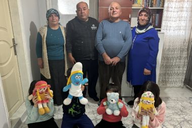 Antalya'da 2 koruyucu aile 4 kardeşe sıcak yuva oldu