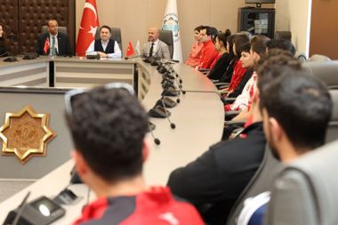 Rektör Türkdoğan, derece yapan sporcular ile buluştu