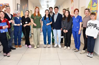 Alanya'da sağlık çalışanları 8 Mart'ta unutulmadı