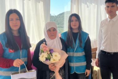 Kaş Ülkü Ocaklarından şehit ailelerine anlamlı ziyaret