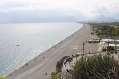 Akdeniz’de sıcaklıklar 30 dereceleri görecek