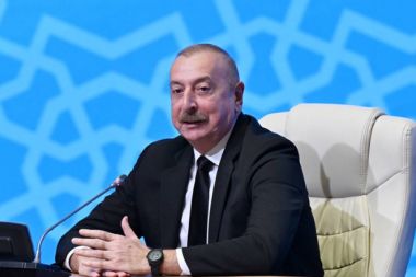 Aliyev, Azerbaycan'ın D-8'e üyeliğini onayladı