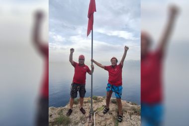 Papaz Kayasının bayrağı değişti