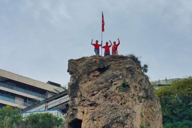 Papaz Kayası’nda  bayrak seferberliği