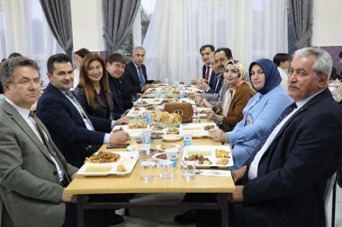 AK Parti MKYK Üyesi Türel, iftar programına konuk oldu
