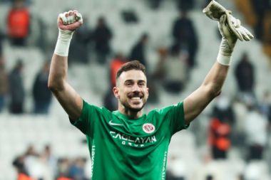 Helton yeniden gündemde