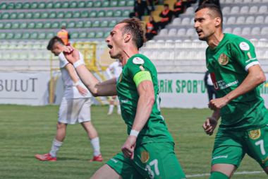 Serik Belediyespor, zorlu Vanspor FK maçında hata yapmadı