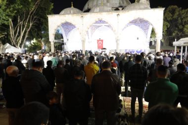 Antalya'da Kadir Gecesi'nde camiler doldu