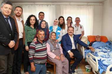 İl Sağlık Müdüründen yaşlı çifte anlamlı ziyaret