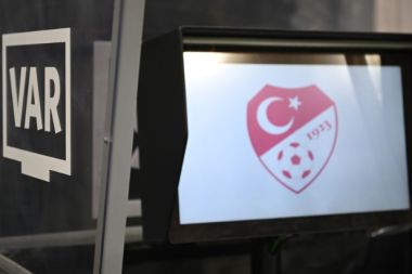 Beşiktaş - Galatasaray derbisinin VAR'ı Pawel Pskit