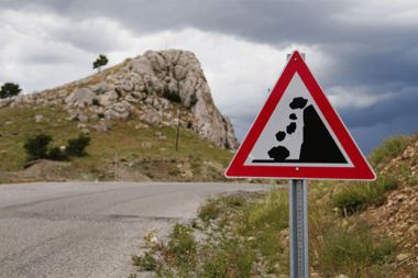 Antalya – Kumluca yolunda ulaşıma tek şeritten izin veriliyor