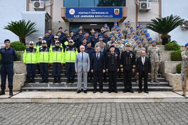 Vali Şahin, kamu personeline ziyarette bulundu