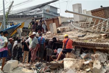 Myanmar’daki depremlerde can kaybı 2 bin 56’ya yükseldi