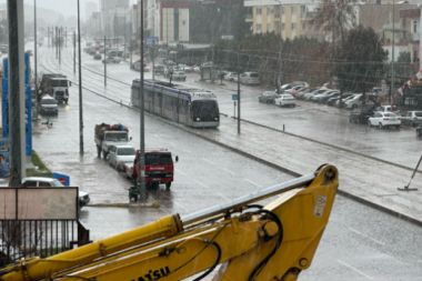 Antalya’da Bayramın üçüncü gününde yağmur etkili oldu