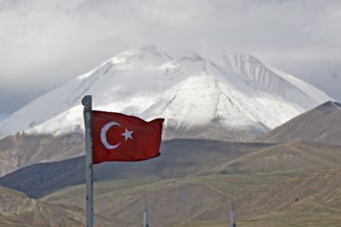 Kösedağ baharda karla kaplandı