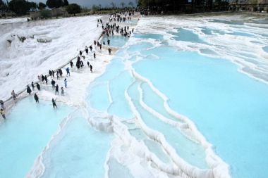 Pamukkale’de bayram yoğunluğu devam ediyor