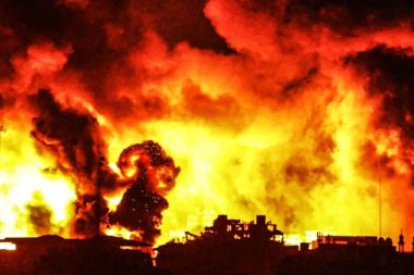 Soykırımcı İsrail ordusu Gazze'de deniz suyu arıtım tesisini bombaladı