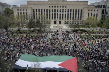 Washington'da binlerce kişi Filistin'e destek için toplandı